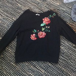 Black sweatshirt with flower embroidery